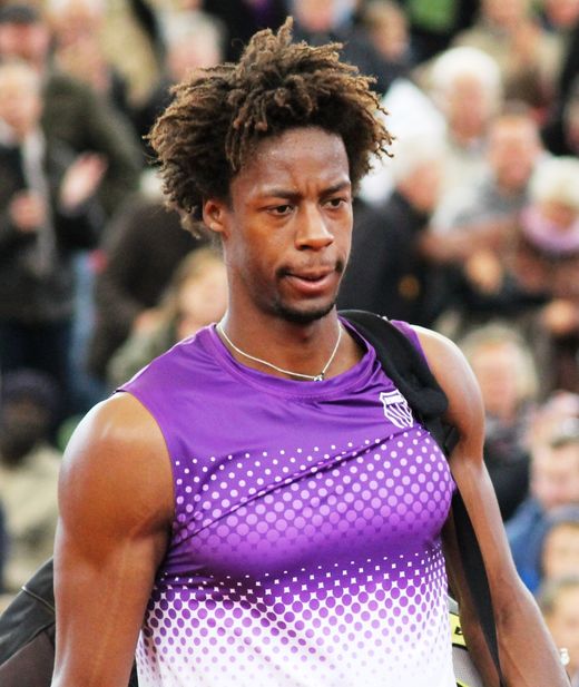 Gael Monfils verlsst enttuscht den Platz