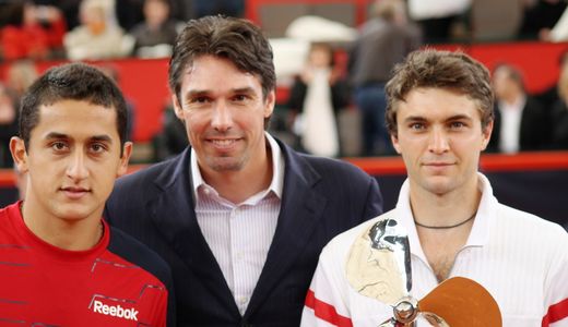 Turnierdirektor Michael Stich mit Nicolas Almagro (lks) und Gilles Simon