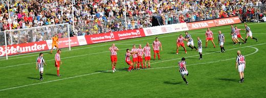 Torschuss zum 1:0