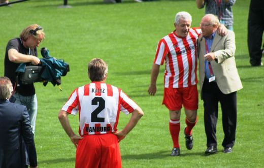 Kevin Keegan begrüßt Uwe Seeler