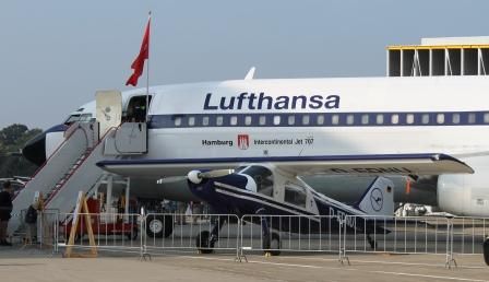 Boeing 707-430 mit Dornier Do 27 im Vordergrund