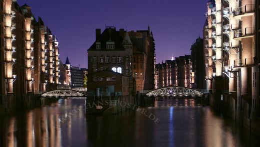 in-der-Speicherstadt-bei-Nacht