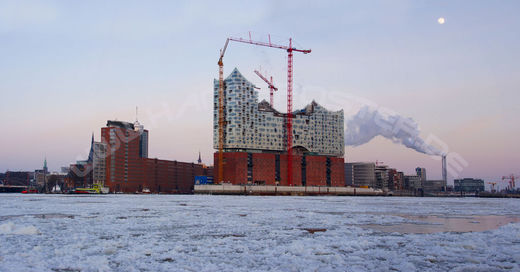 Elbphilharmonie-im-Winter-Hafen-Hamburg
