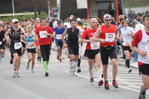 Marathon Hamburg 2012: Lufer mit den Startnummern 3834, 4035