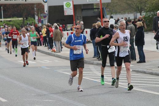 Marathon Hamburg 2012: Lufer mit der Startnummer 2103