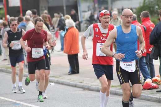 Marathon Hamburg 2012: Läufer mit den Startnummern 1685, 1644