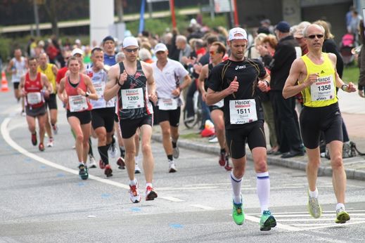 Marathon Hamburg 2012: Lufer mit den Startnummern 1285, 1511, 1358