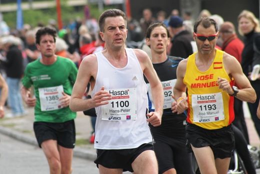 Marathon Hamburg 2012: Lufer mit den Startnummern 1385, 1100, 1193