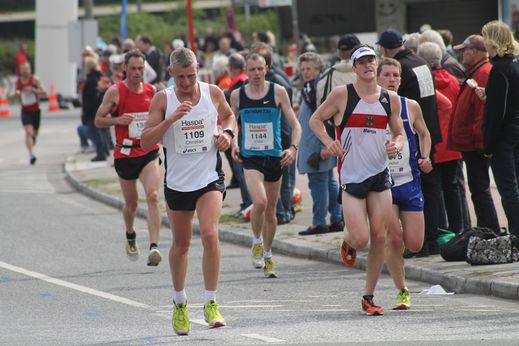 Marathon Hamburg 2012: Lufer mit den Startnummern 1109, 1144