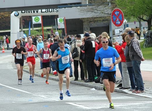 Marathon Hamburg 2012: Lufer mit den Startnummern 1152, 1669