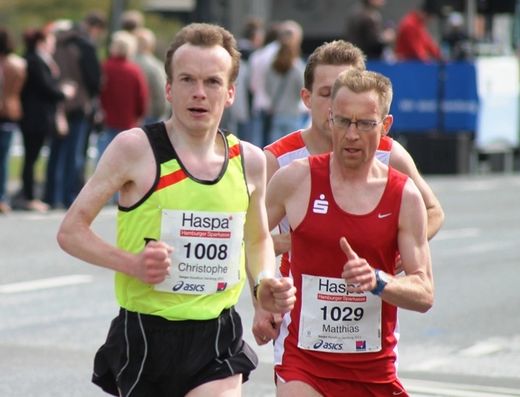 Marathon Hamburg 2012: Läufer mit den Startnummern 1008, 1029