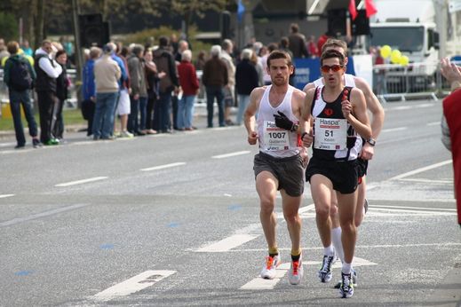 Marathon Hamburg 2012: Lufer mit den Startnummern 1007, 51