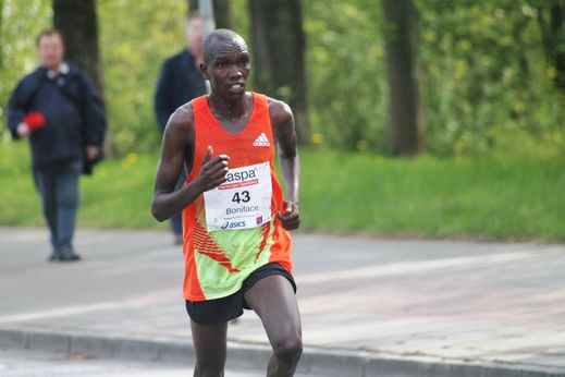 Marathon Hamburg 2012: Lufer mit der Startnummer 43