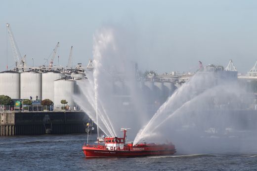 Feuerwehrbegleitboot