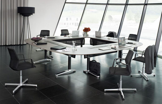 Konferenztisch individuell geplant