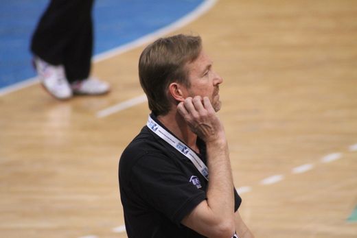 Trainer Martin Schwalb nachdenklich