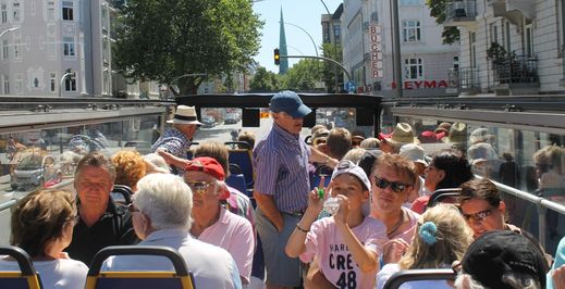 Fahrt mit dem Corona-Bus am Endspieltag