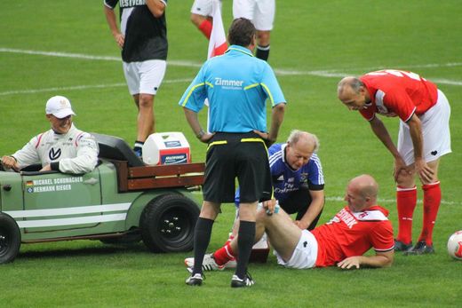 Hermann Rieger behandelt Stefan Schnoor 9. Tag der Legenden