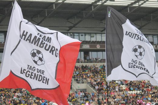 Flaggenparade 9. Tag der Legenden