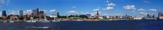 Hafen-Hamburg-Panorama-Sommer