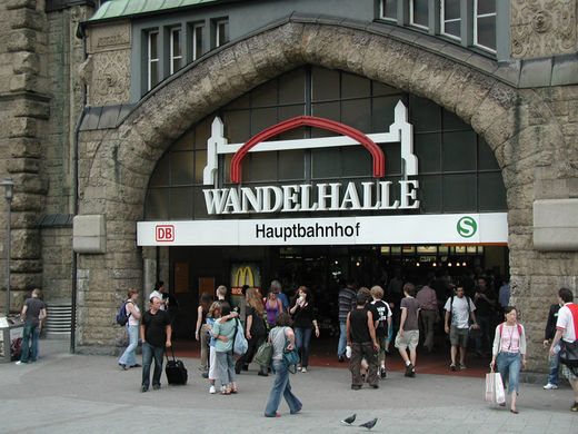 Hauptbahnhof Wandelhalle Eingang