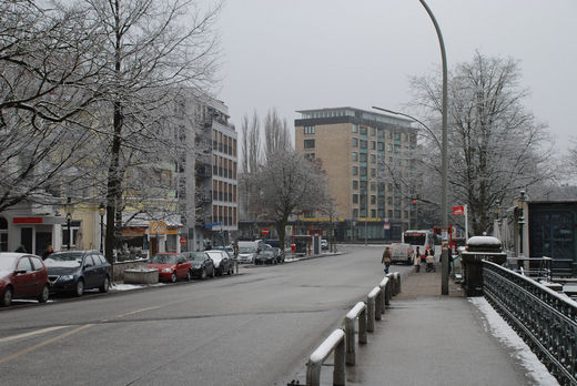 Winterlicher Hofweg