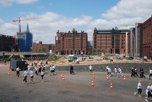 Lufer vor dem Maritimen Museum in Hafencity