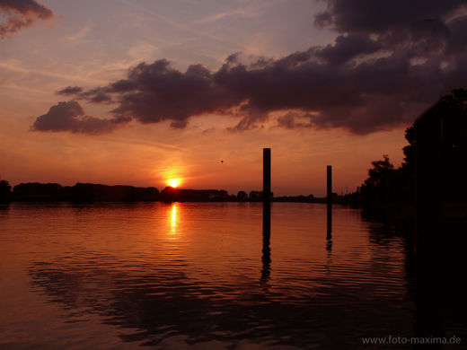 Sonnenuntergang an der Elbe