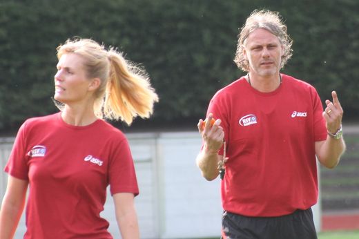 HSV-Handball Tainingsauftakt, Physiotherapeutin Jenny Köster und Trainer Christian Gaudin