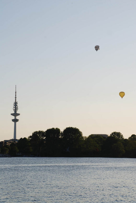 Fernsehturm und Heiluftballons