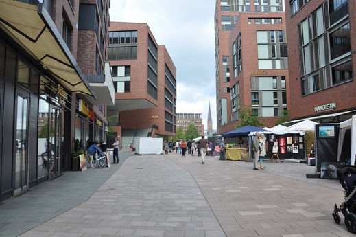 Fussgaengerzone Ueberseeboulevard Hafencity