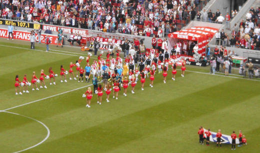 Einlauf 1 FC Kln HSV 