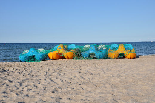 Tretboote am Ostseestrand