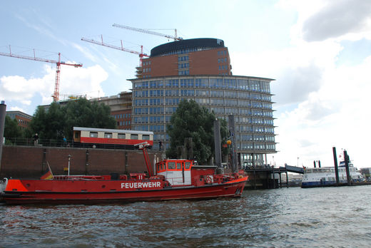 Feuerwehrschiff an der Kehrwiederspitze