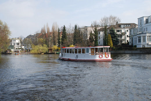 Alsterdampfer auf dem langen Zug