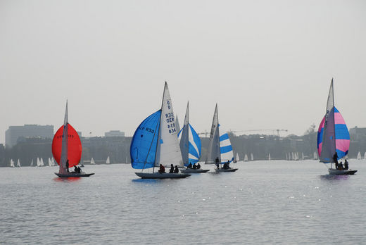 Segelschiffe auf der Alster