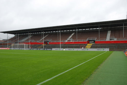 Provisorische Nordtribüne des FC St Pauli
