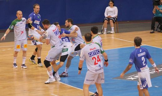 Angriff HSV Handball mit Kentin Mahe