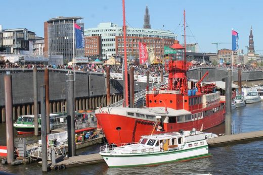 Am City-Sporthafen - Feuerschiff