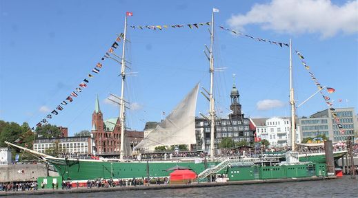 830. Hafengeburtstag Auslaufparade