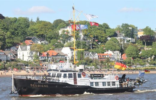 830. Hafengeburtstag Auslaufparade