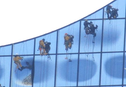 Fensterreiniger an der Elbphilharmonie