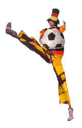 Fuball-Stelzenfigur fr das Strassenfest oder den Umzug zur Weltmeisterschaft mit den Fans oder ein