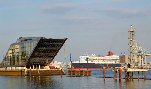 Dockland und Queen Mary 2