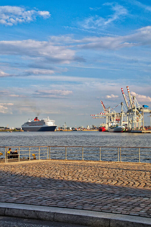 Queen Mary 2 