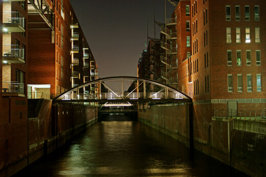 Fleet in der Speicherstadt bei Nacht