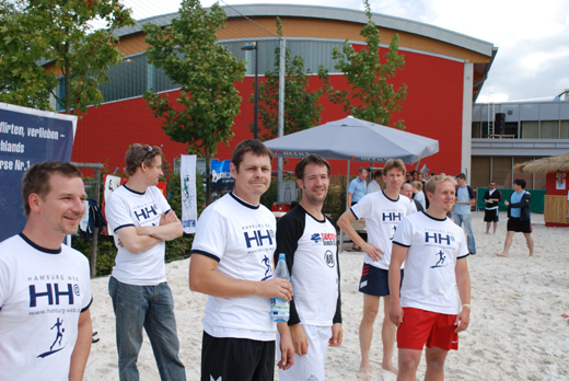 Das Hamburg Web Team beim Strandfussball