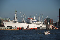 Cap San Diego im Hafen von Hamburg