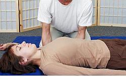 Traditionell wird die PaAtMa®YogaMassage auf einer am Boden liegenden Massagematte ausgeführt.