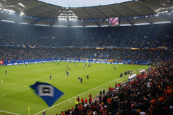 Manchester City kommt zu einem Uefa Cup Abend in den Volkspark